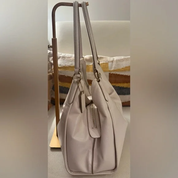 Coach Madison Carlyle Shoulder Bag Chalk Leather F37637 Hobo Tote Purse - Picture 3 of 15